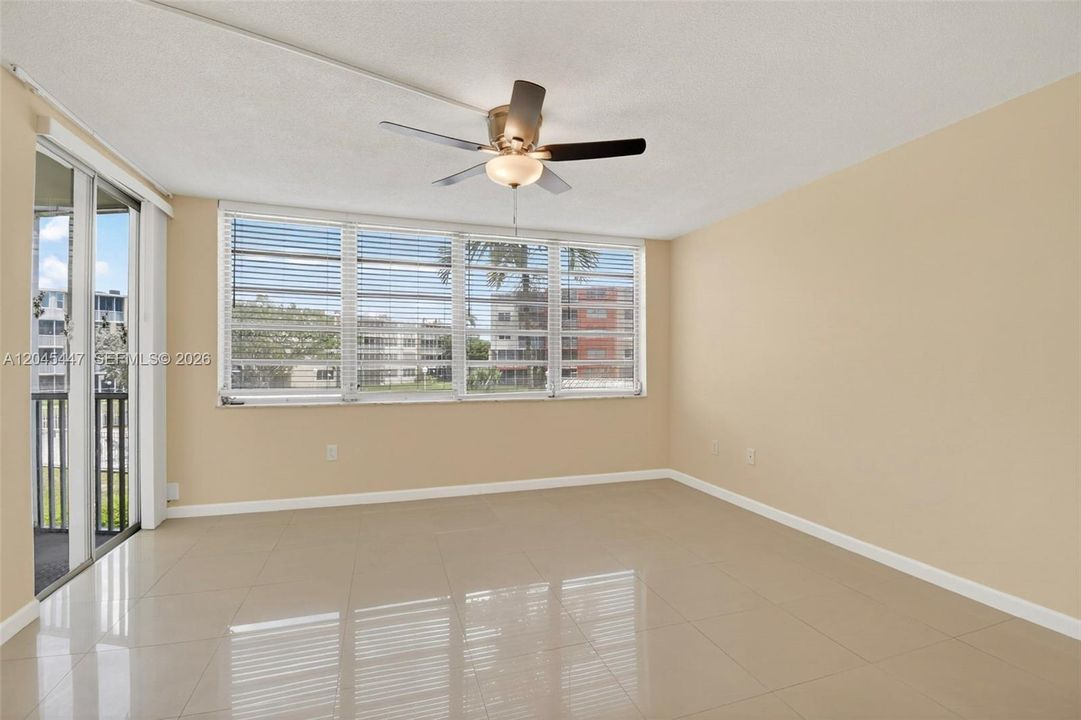 В аренду: $2,450 (2 спален, 2 ванн, 1315 Квадратных фут)