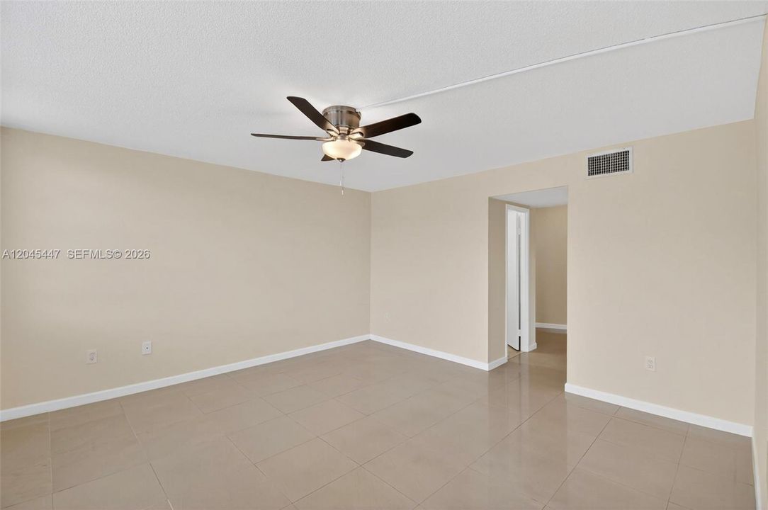 В аренду: $2,450 (2 спален, 2 ванн, 1315 Квадратных фут)