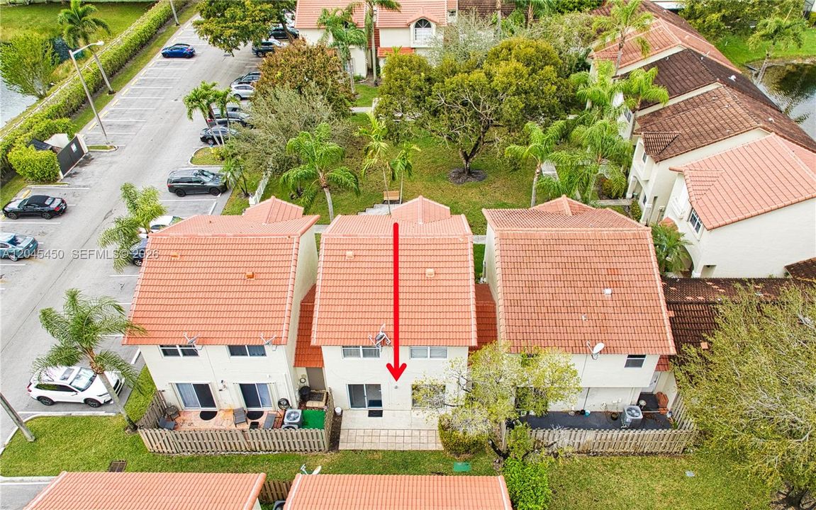 For Sale: $239,000 (1 beds, 1 baths, 610 Square Feet)