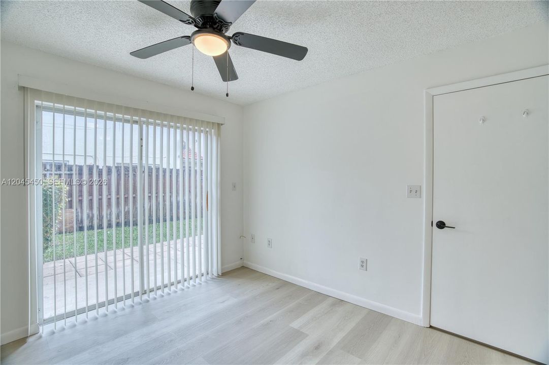 For Sale: $239,000 (1 beds, 1 baths, 610 Square Feet)