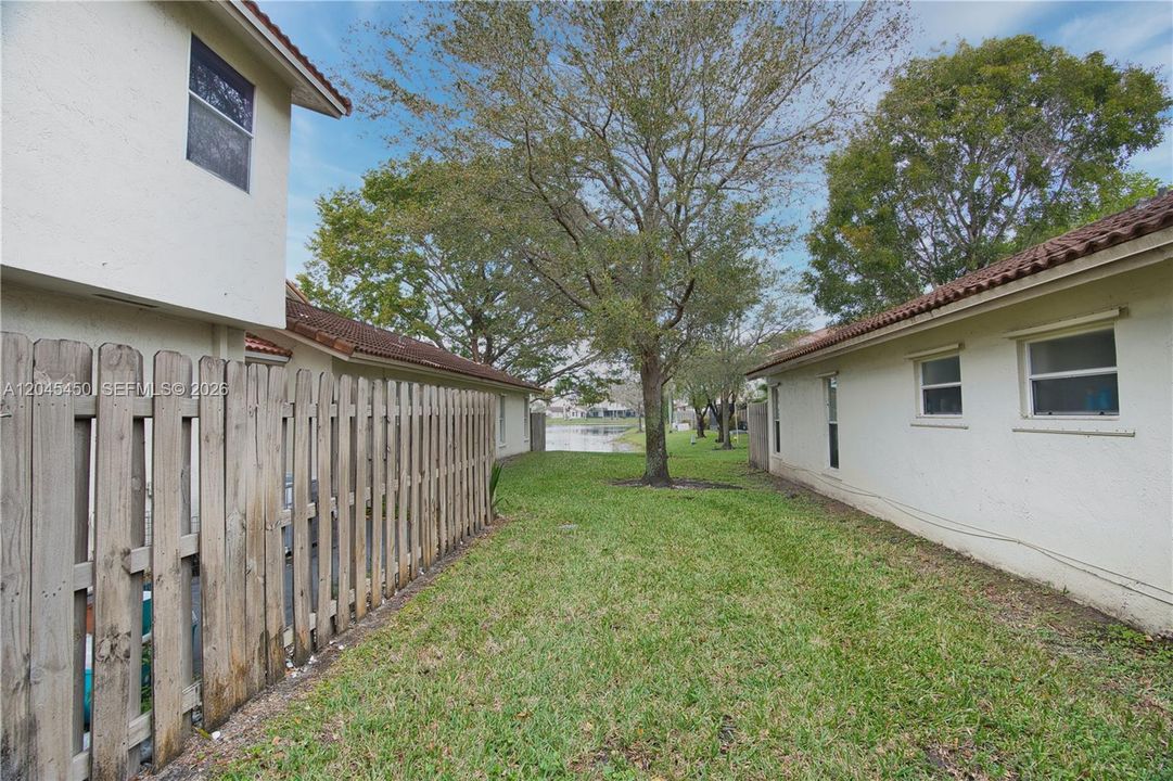 For Sale: $239,000 (1 beds, 1 baths, 610 Square Feet)