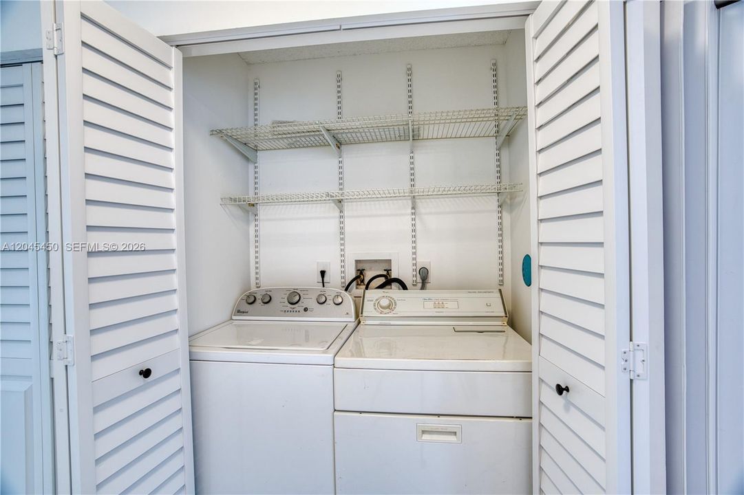 For Sale: $239,000 (1 beds, 1 baths, 610 Square Feet)