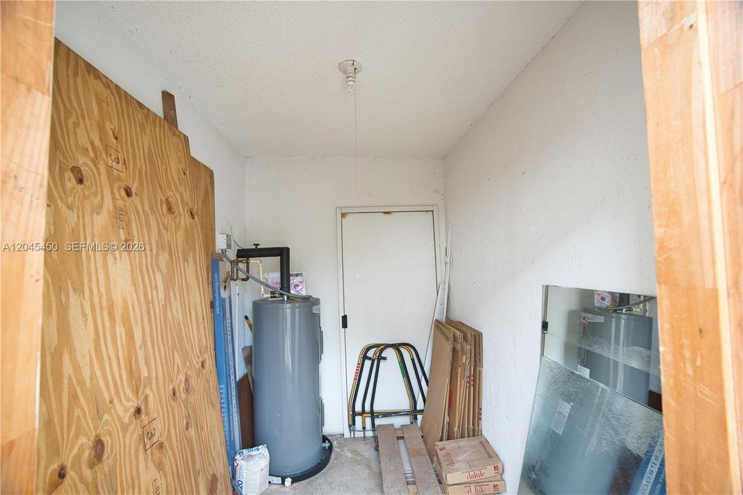 For Sale: $239,000 (1 beds, 1 baths, 610 Square Feet)