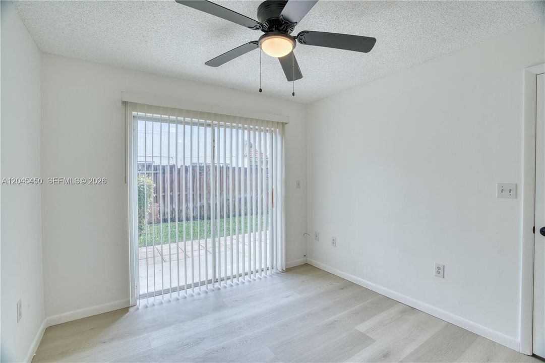 For Sale: $239,000 (1 beds, 1 baths, 610 Square Feet)
