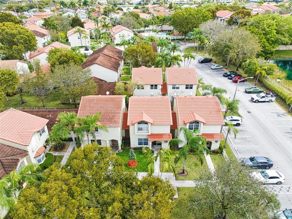 For Sale: $239,000 (1 beds, 1 baths, 610 Square Feet)