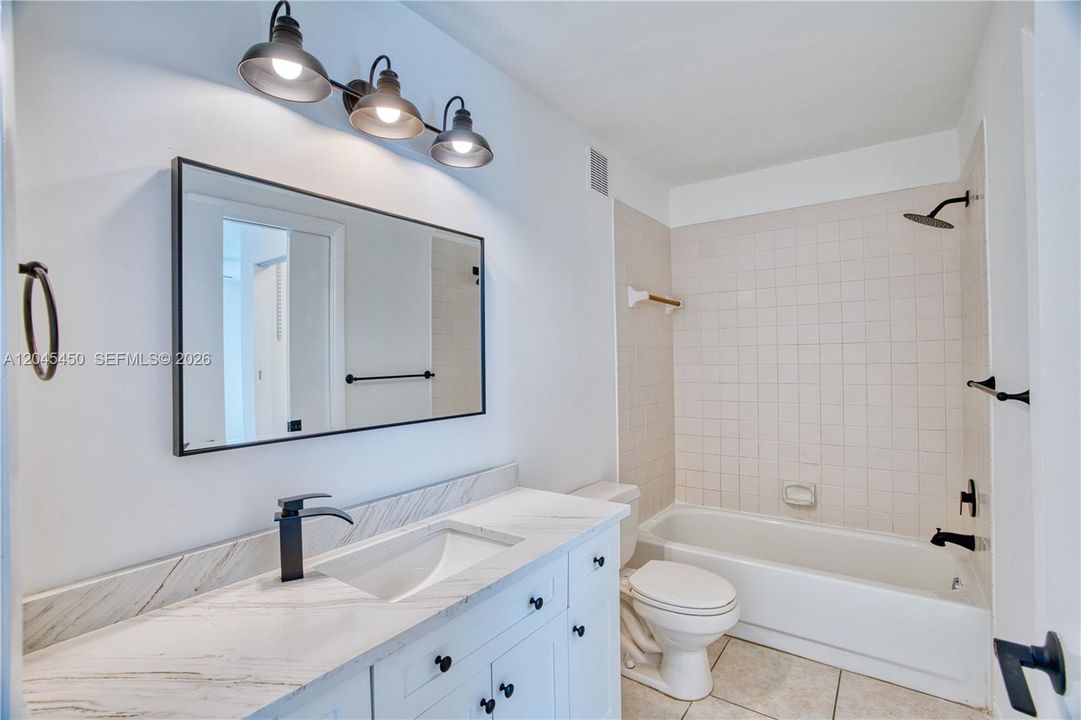 For Sale: $239,000 (1 beds, 1 baths, 610 Square Feet)