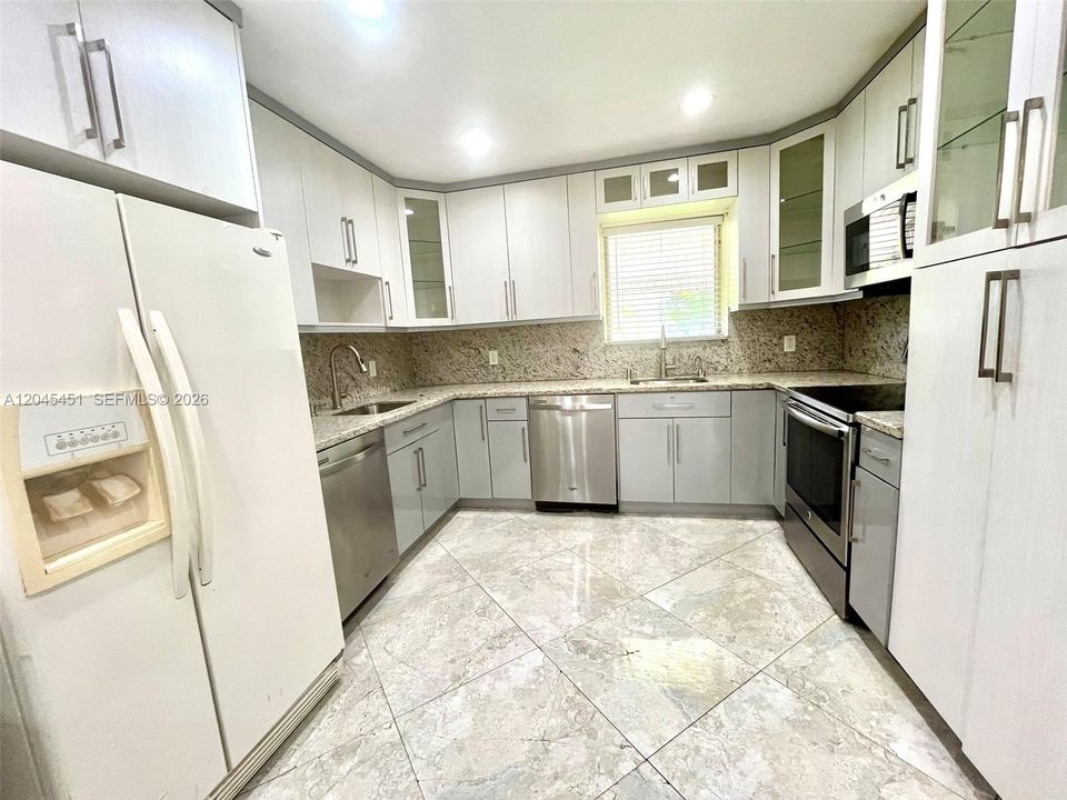 На продажу: $775,000 (3 спален, 2 ванн, 1252 Квадратных фут)