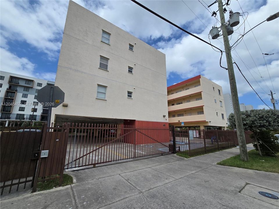 En Renta: $2,400 (2 camas, 2 baños, 999 Pies cuadrados)