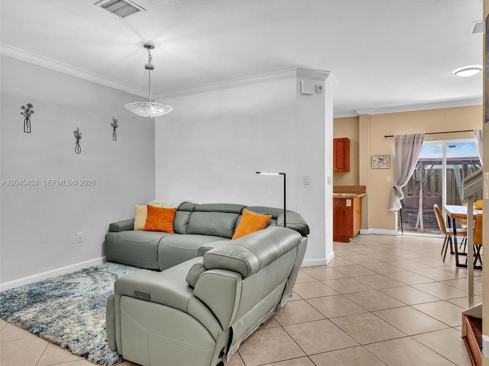 На продажу: $415,000 (3 спален, 2 ванн, 1526 Квадратных фут)