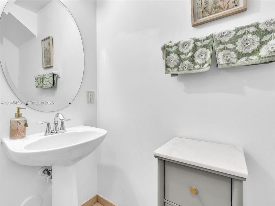 На продажу: $415,000 (3 спален, 2 ванн, 1526 Квадратных фут)
