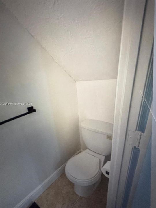 For Rent: $2,800 (3 beds, 2 baths, 2010 Square Feet)