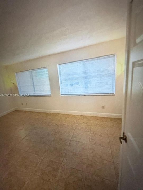 For Rent: $2,800 (3 beds, 2 baths, 2010 Square Feet)