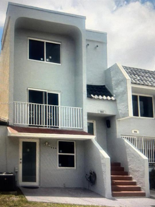 For Rent: $2,800 (3 beds, 2 baths, 2010 Square Feet)