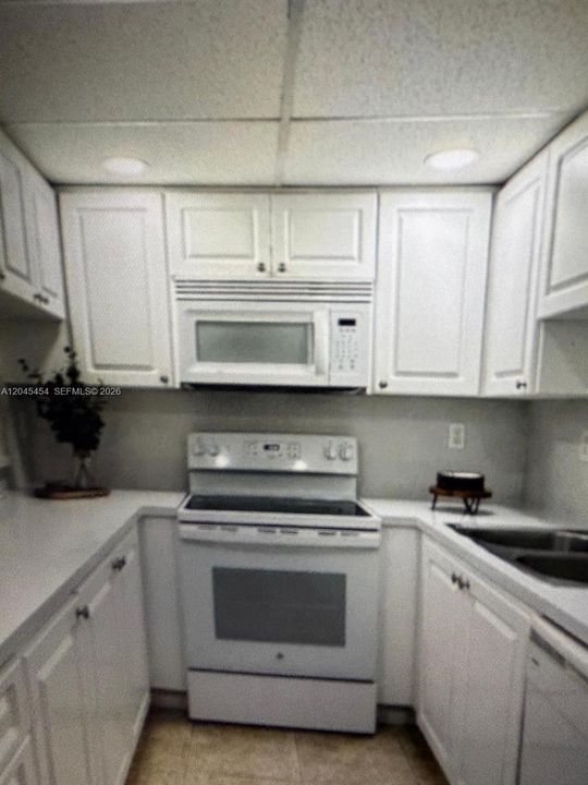 For Rent: $2,800 (3 beds, 2 baths, 2010 Square Feet)