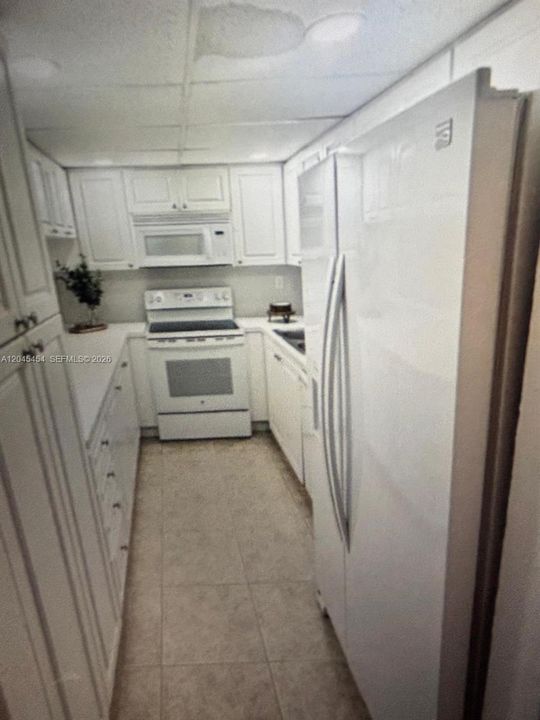For Rent: $2,800 (3 beds, 2 baths, 2010 Square Feet)
