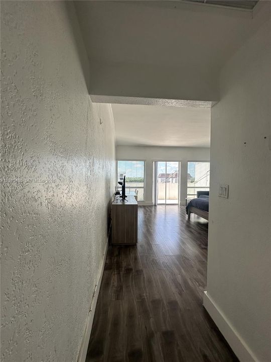 For Rent: $1,950 (0 beds, 1 baths, 440 Square Feet)