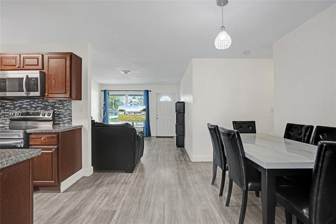 En Venta: $380,000 (3 camas, 1 baños, 1240 Pies cuadrados)