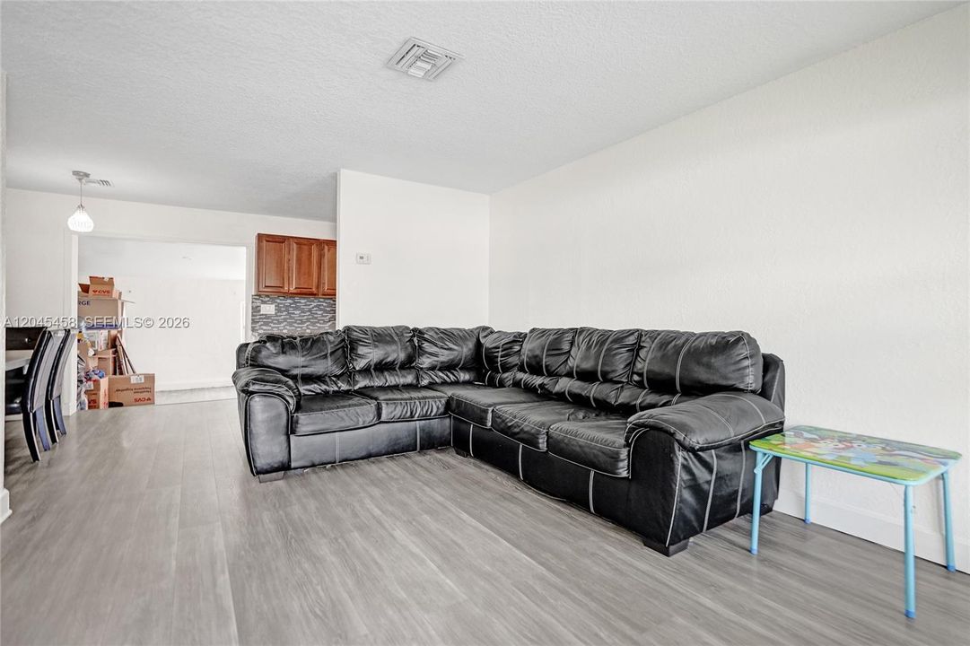 En Venta: $380,000 (3 camas, 1 baños, 1240 Pies cuadrados)