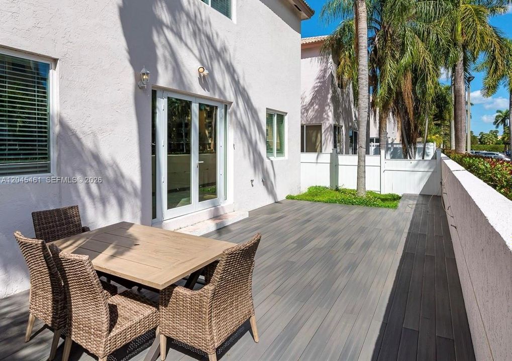 For Sale: $695,000 (3 beds, 3 baths, 2388 Square Feet)