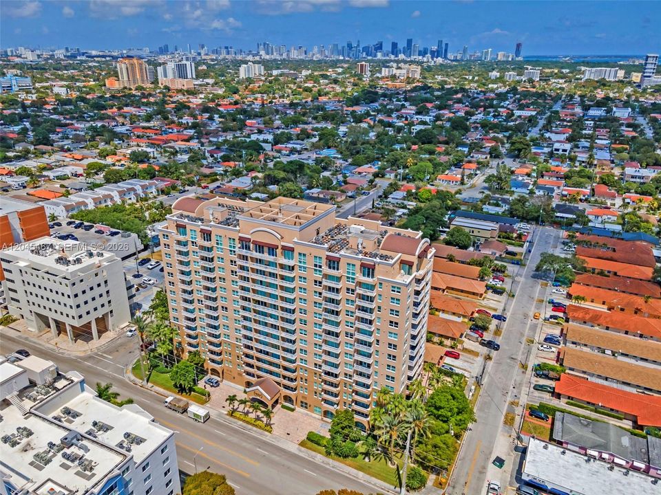 For Rent: $2,300 (1 beds, 1 baths, 711 Square Feet)