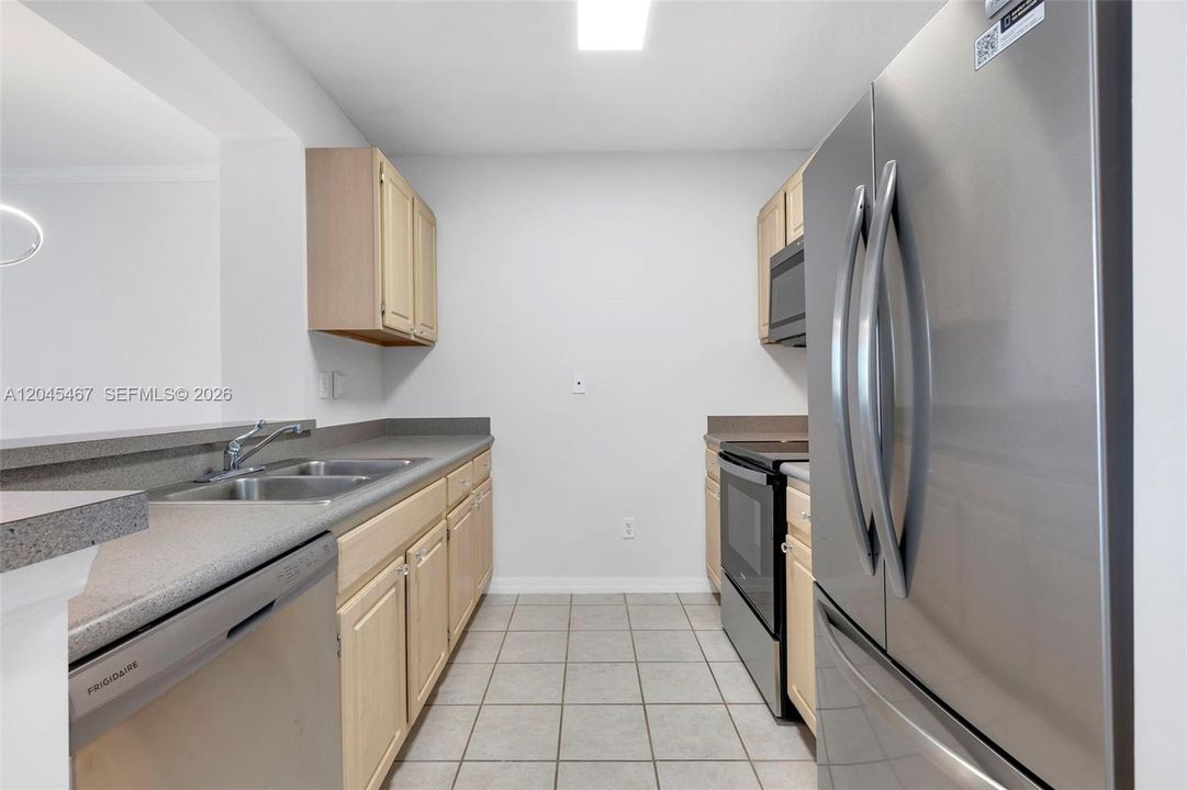 For Rent: $2,300 (1 beds, 1 baths, 711 Square Feet)