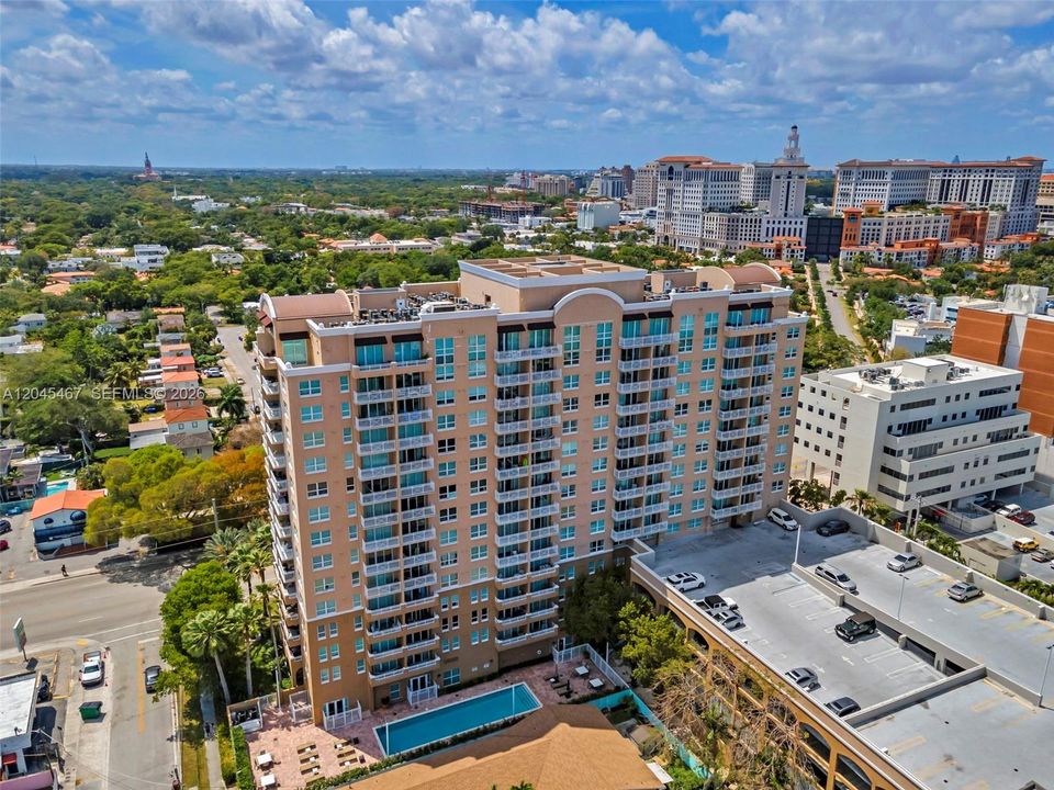 For Rent: $2,300 (1 beds, 1 baths, 711 Square Feet)