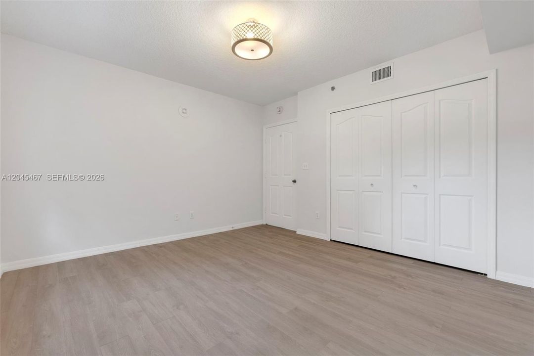 For Rent: $2,300 (1 beds, 1 baths, 711 Square Feet)