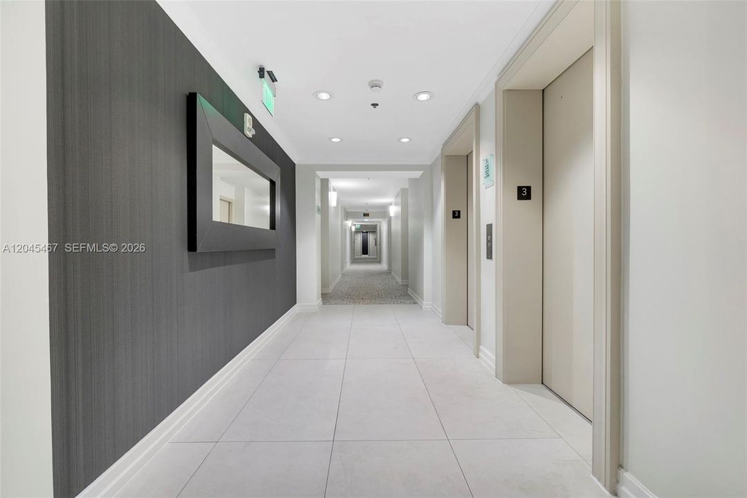 For Rent: $2,300 (1 beds, 1 baths, 711 Square Feet)