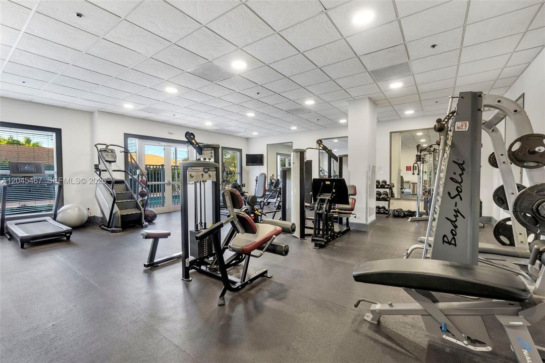 For Rent: $2,300 (1 beds, 1 baths, 711 Square Feet)