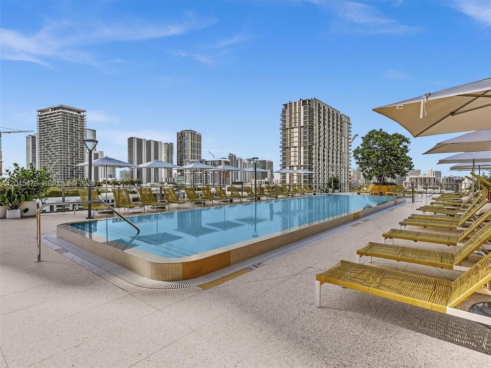 На продажу: $708,000 (0 спален, 1 ванн, 569 Квадратных фут)