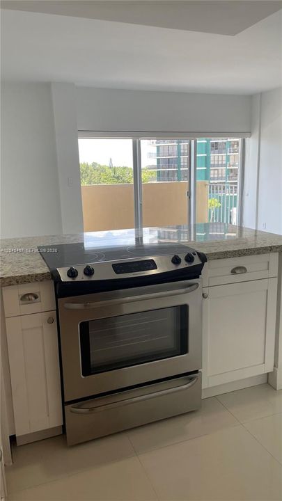 В аренду: $2,900 (2 спален, 2 ванн, 1104 Квадратных фут)