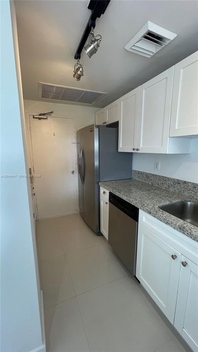 В аренду: $2,900 (2 спален, 2 ванн, 1104 Квадратных фут)