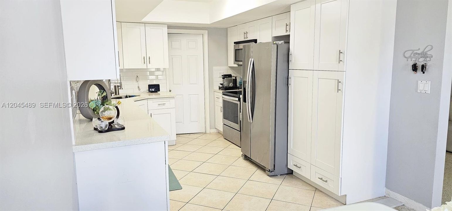 В аренду: $3,200 (3 спален, 2 ванн, 2796 Квадратных фут)