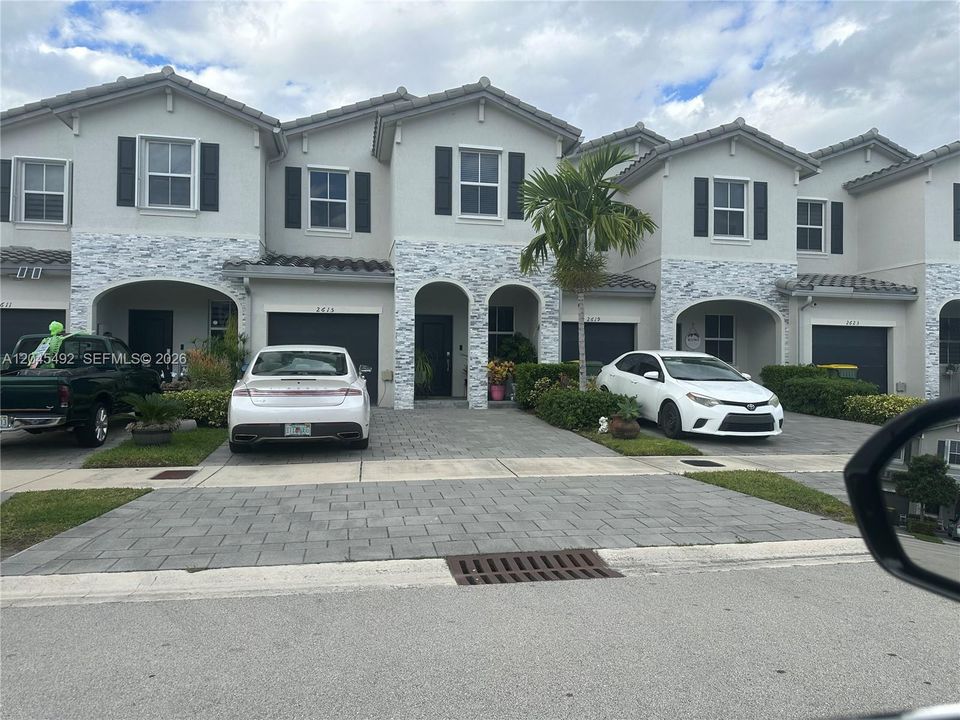 For Sale: $430,000 (3 beds, 2 baths, 1827 Square Feet)