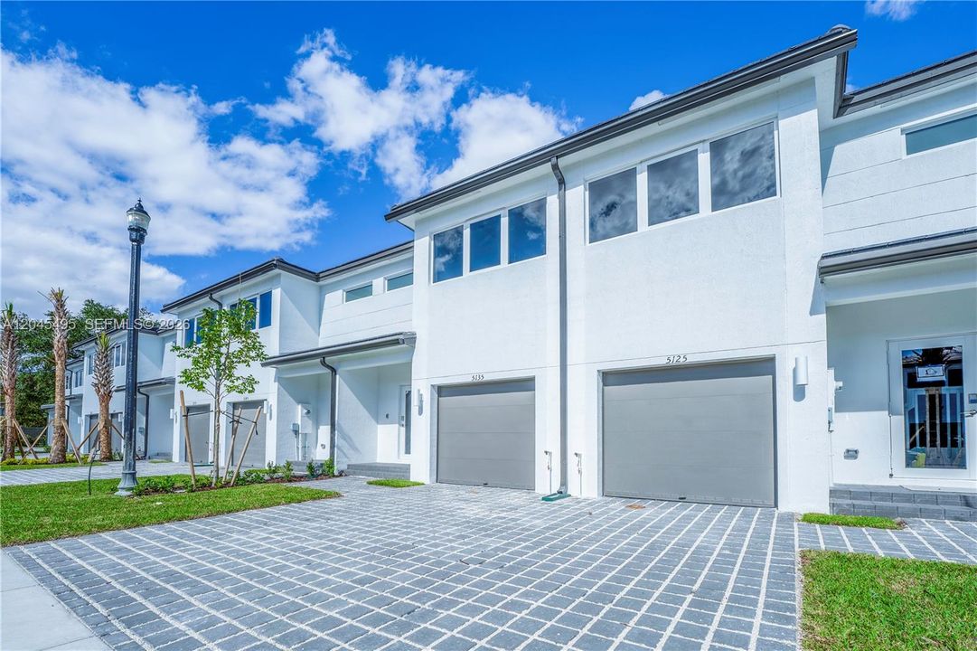 На продажу: $439,000 (3 спален, 2 ванн, 1276 Квадратных фут)