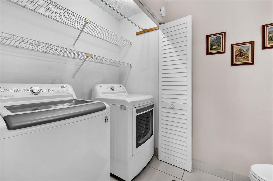 На продажу: $585,000 (3 спален, 2 ванн, 1819 Квадратных фут)