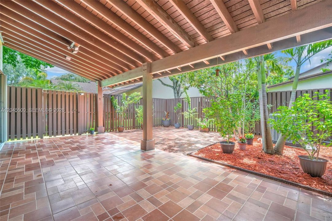 На продажу: $585,000 (3 спален, 2 ванн, 1819 Квадратных фут)
