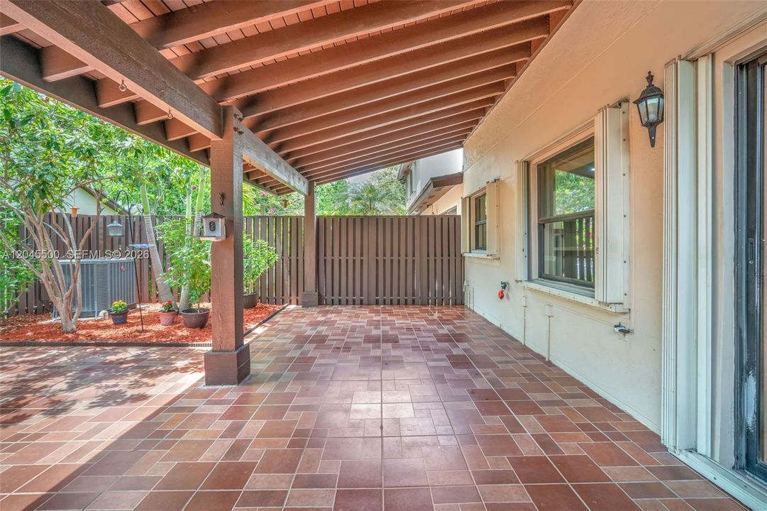 На продажу: $585,000 (3 спален, 2 ванн, 1819 Квадратных фут)