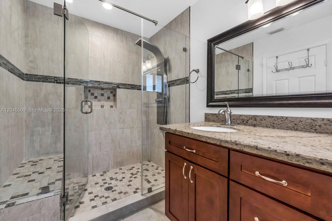 For Rent: $3,975 (4 beds, 2 baths, 1712 Square Feet)