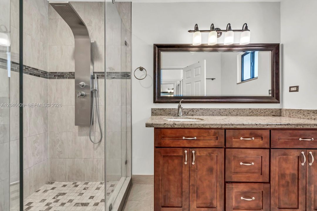 For Rent: $3,975 (4 beds, 2 baths, 1712 Square Feet)