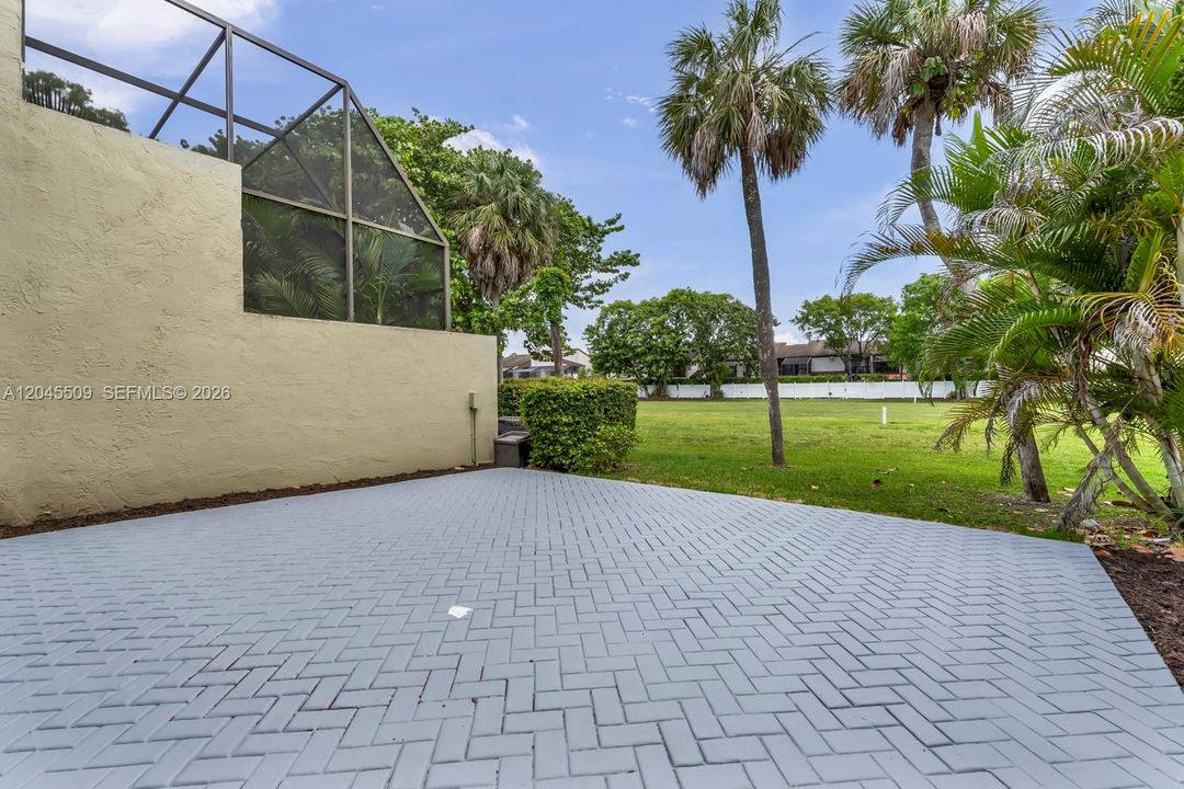 For Rent: $3,975 (4 beds, 2 baths, 1712 Square Feet)