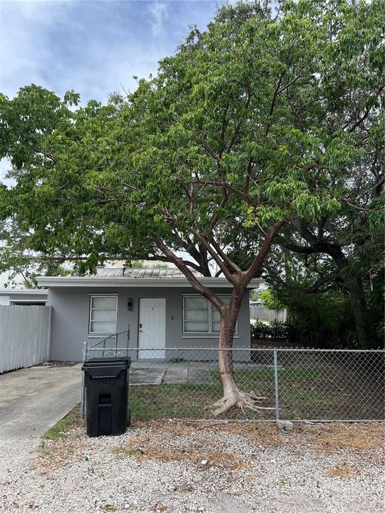 For Rent: $1,675 (1 beds, 1 baths, 1925 Square Feet)