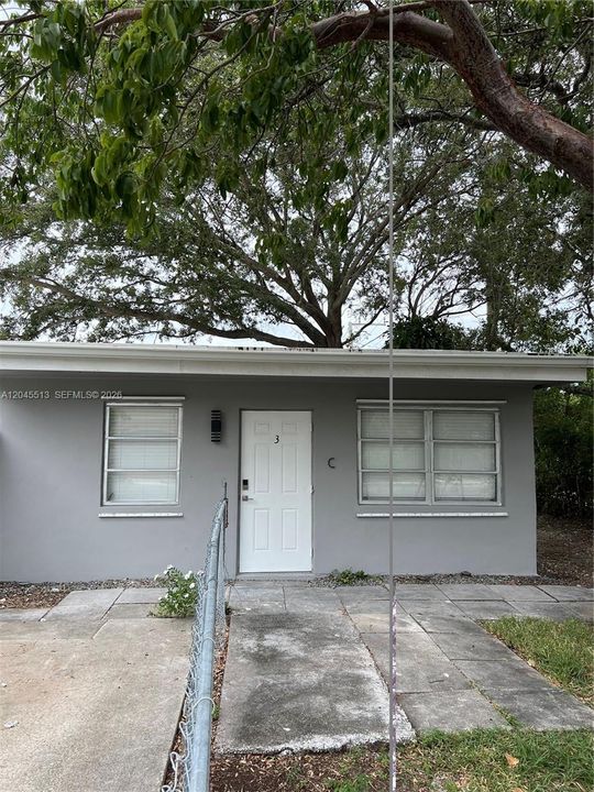For Rent: $1,675 (1 beds, 1 baths, 1925 Square Feet)
