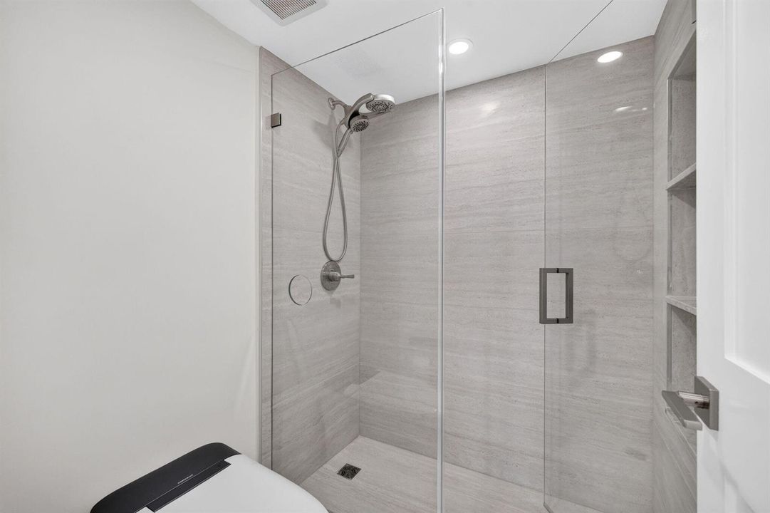 Primary shower