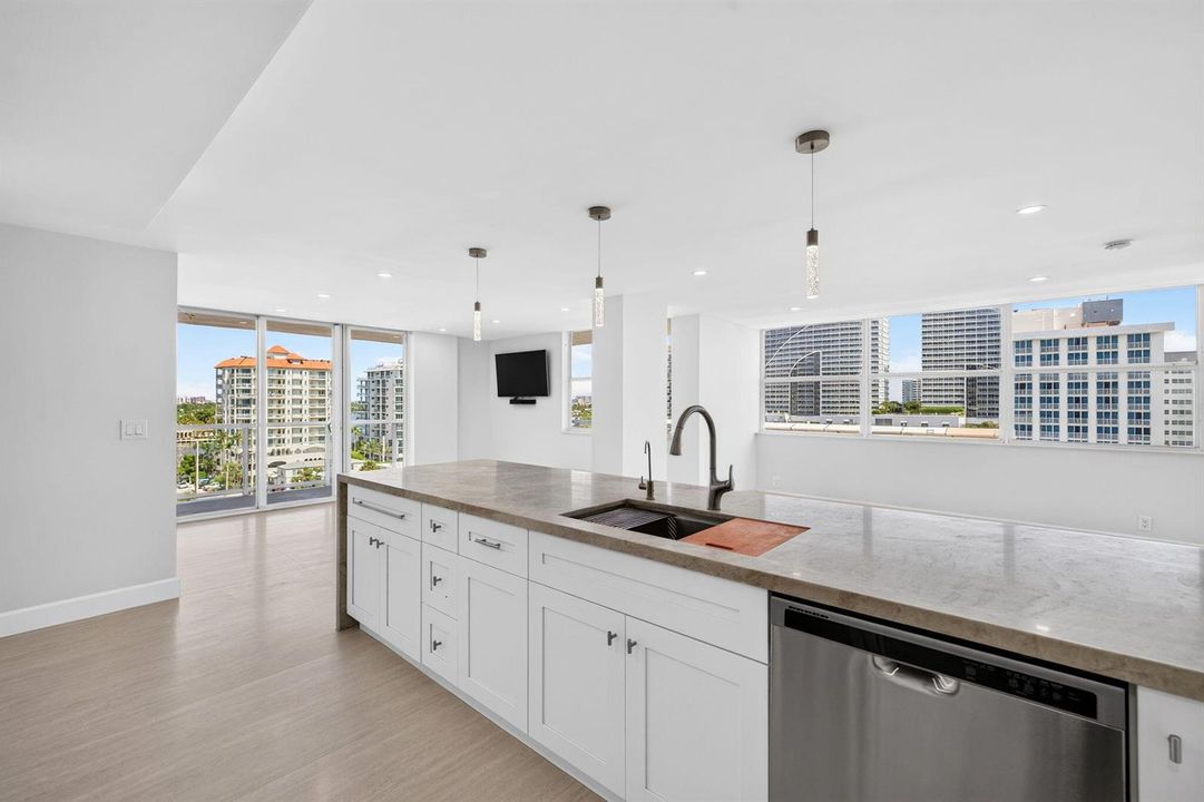 Corner unit with wraparound views