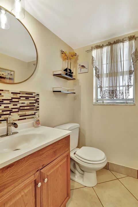 For Sale: $119,000 (1 beds, 1 baths, 738 Square Feet)