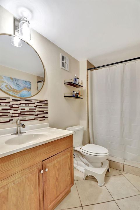 For Sale: $119,000 (1 beds, 1 baths, 738 Square Feet)