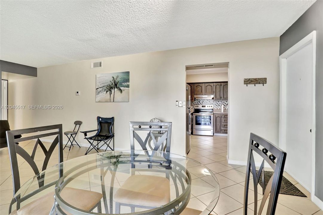 For Sale: $119,000 (1 beds, 1 baths, 738 Square Feet)