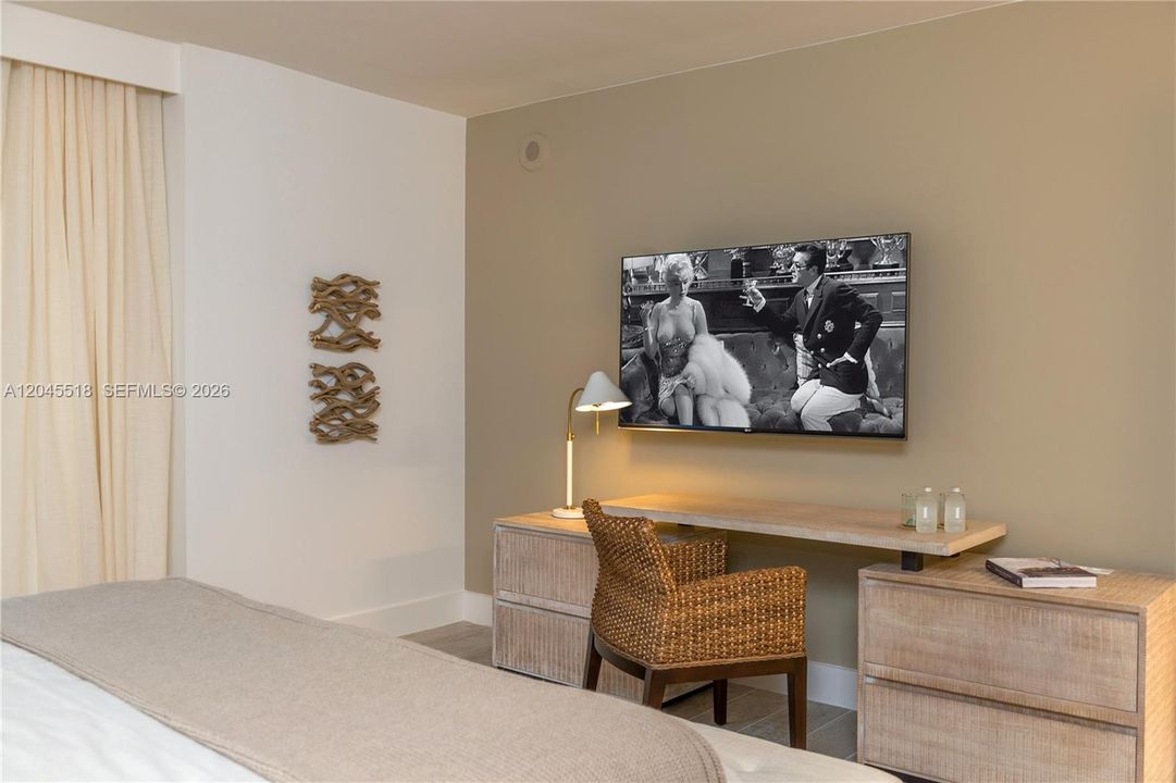 For Rent: $13,000 (1 beds, 1 baths, 893 Square Feet)