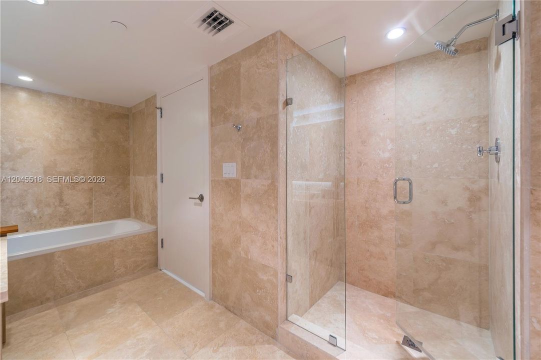 For Rent: $13,000 (1 beds, 1 baths, 893 Square Feet)